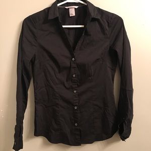 Women’s Fitted Button Up Blouse
